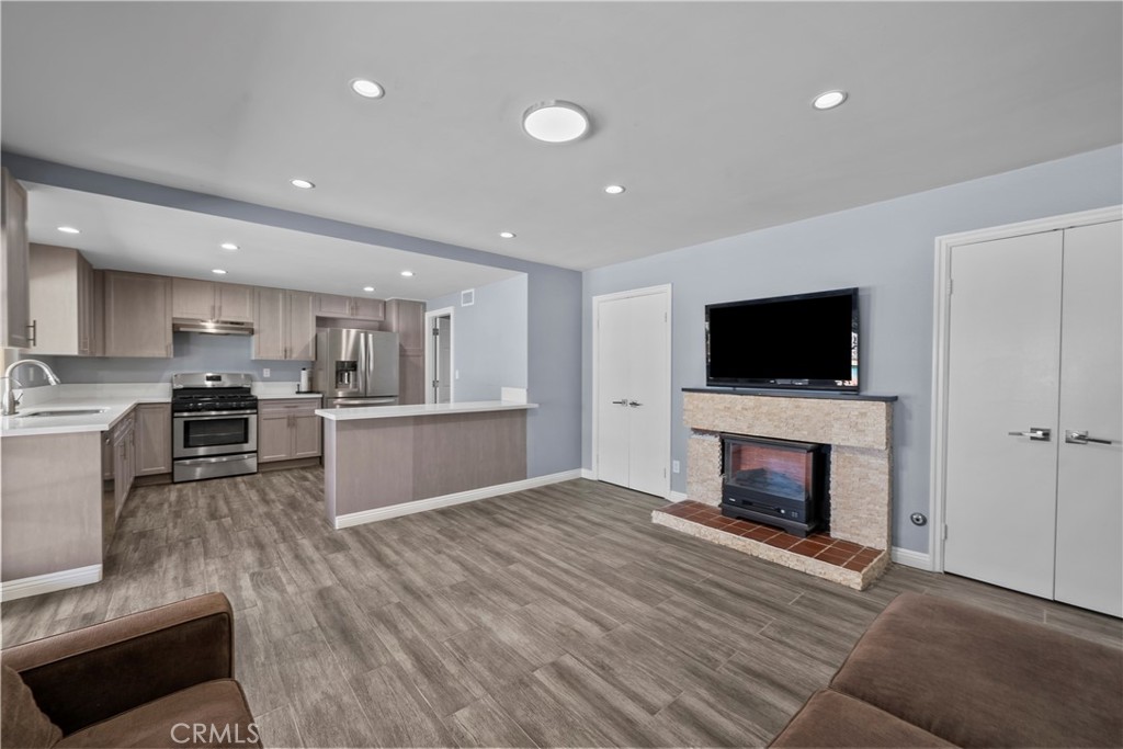 15559 Sorbonne Property Photo 26