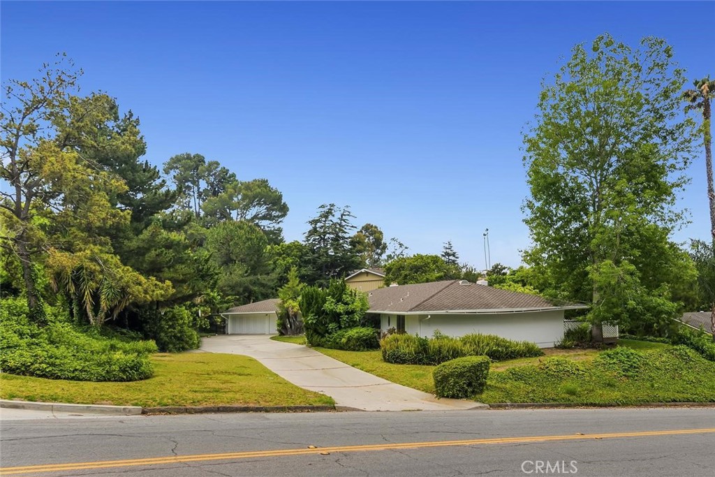 975 Valley Vista Drive Property Photo 1