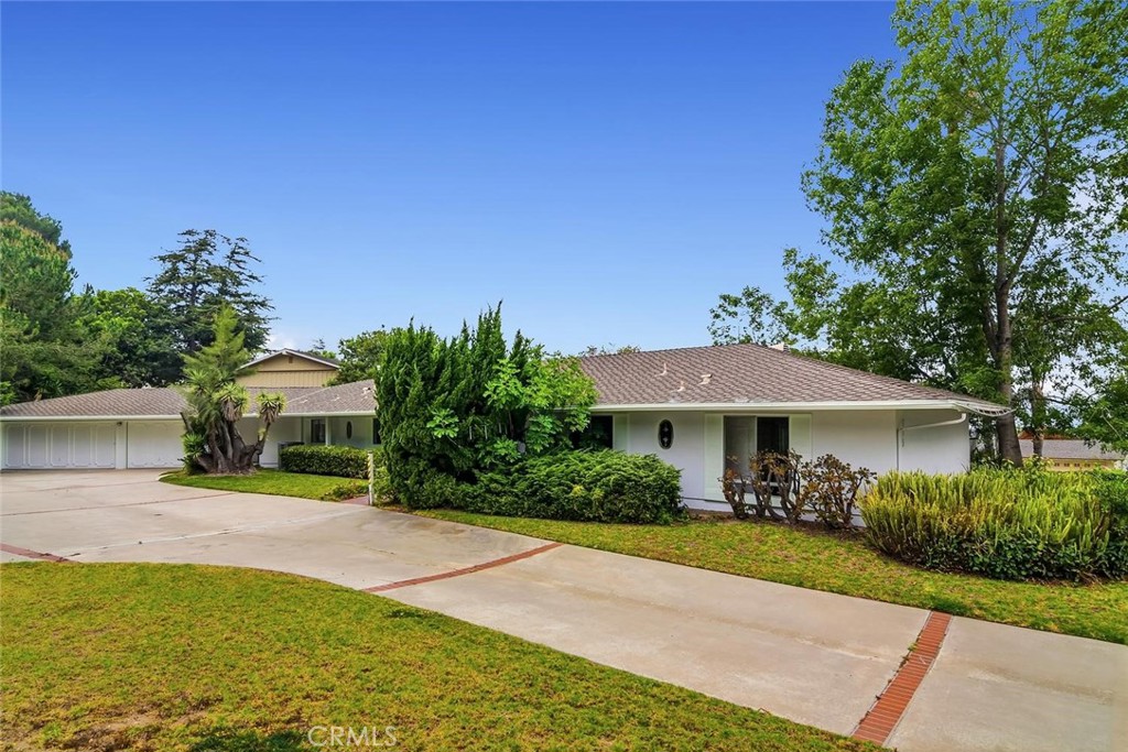 975 Valley Vista Drive Property Photo 3