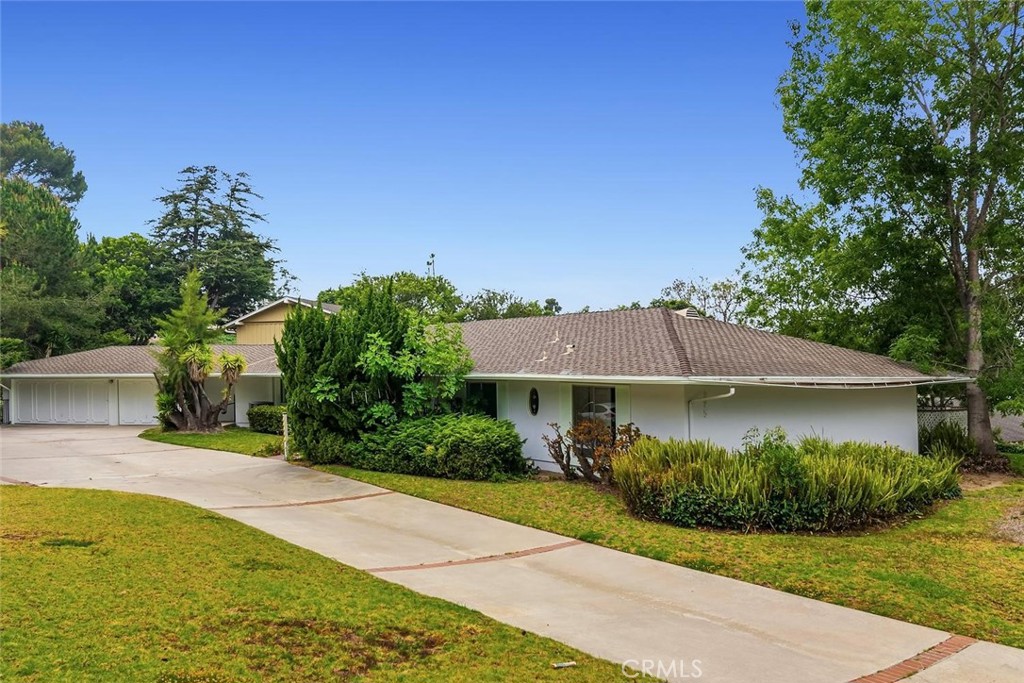 975 Valley Vista Drive Property Photo 4
