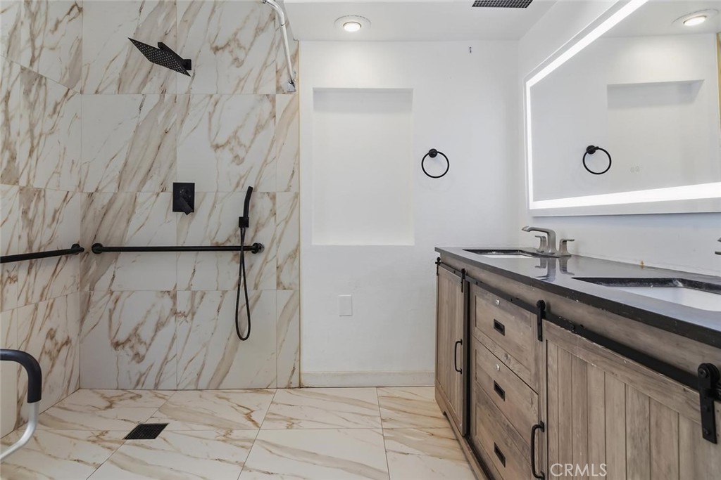 4 Mansfield Lane Property Photo 19