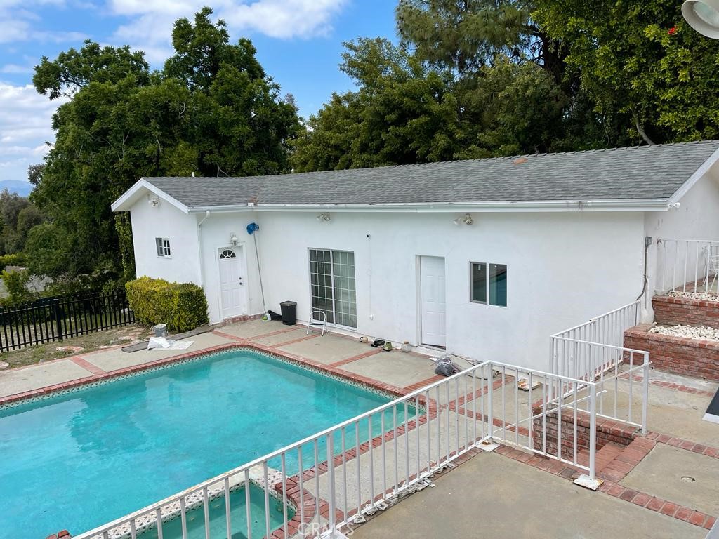 4910 Brewster 2 Property Photo 2