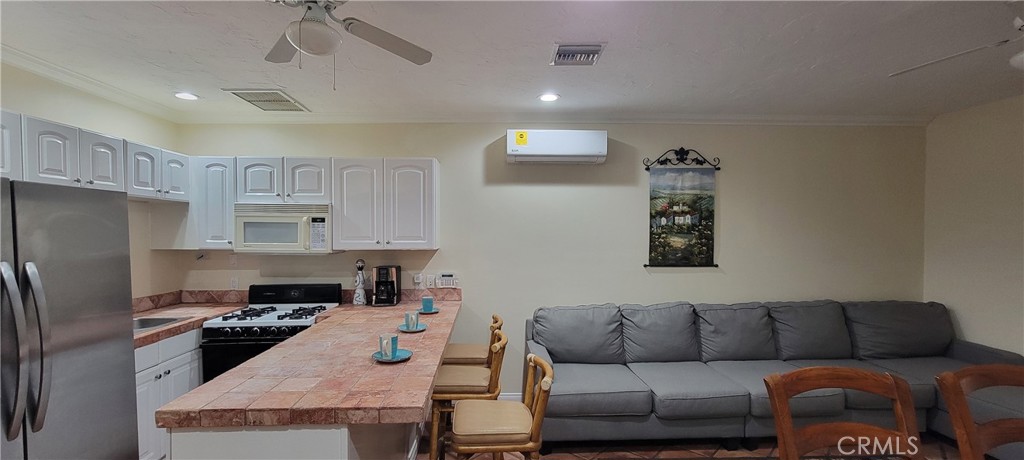 4910 Brewster 2 Property Photo 5