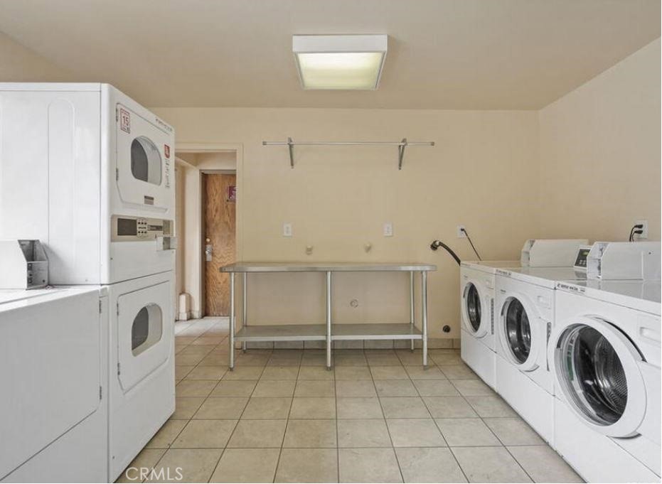 5403 Newcastle Avenue 12 Property Photo 11