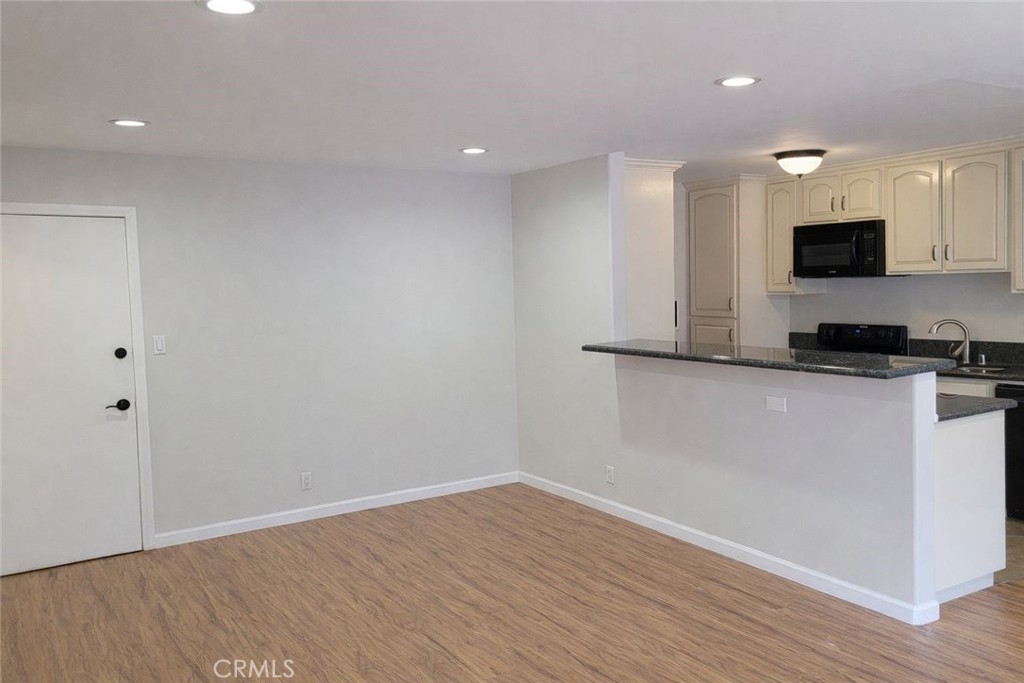 5403 Newcastle Avenue 12 Property Photo 14