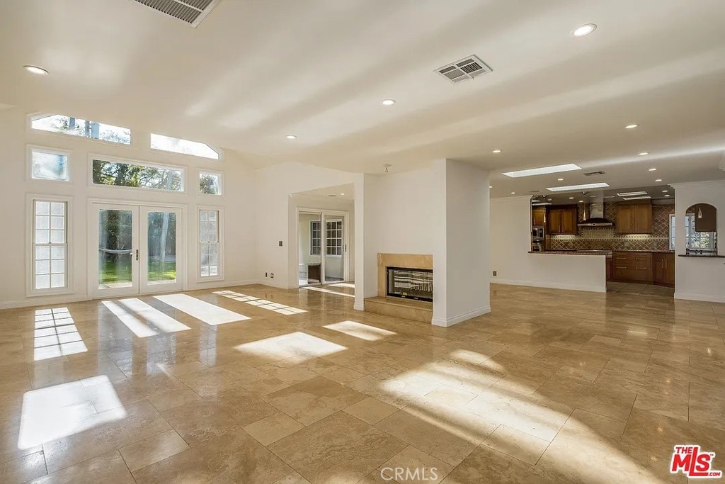 1212 San Vicente Property Photo 6