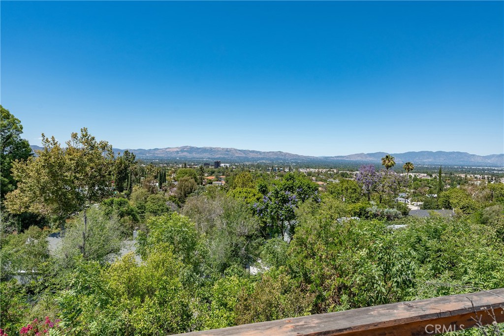 18070 Boris Drive Property Photo 2