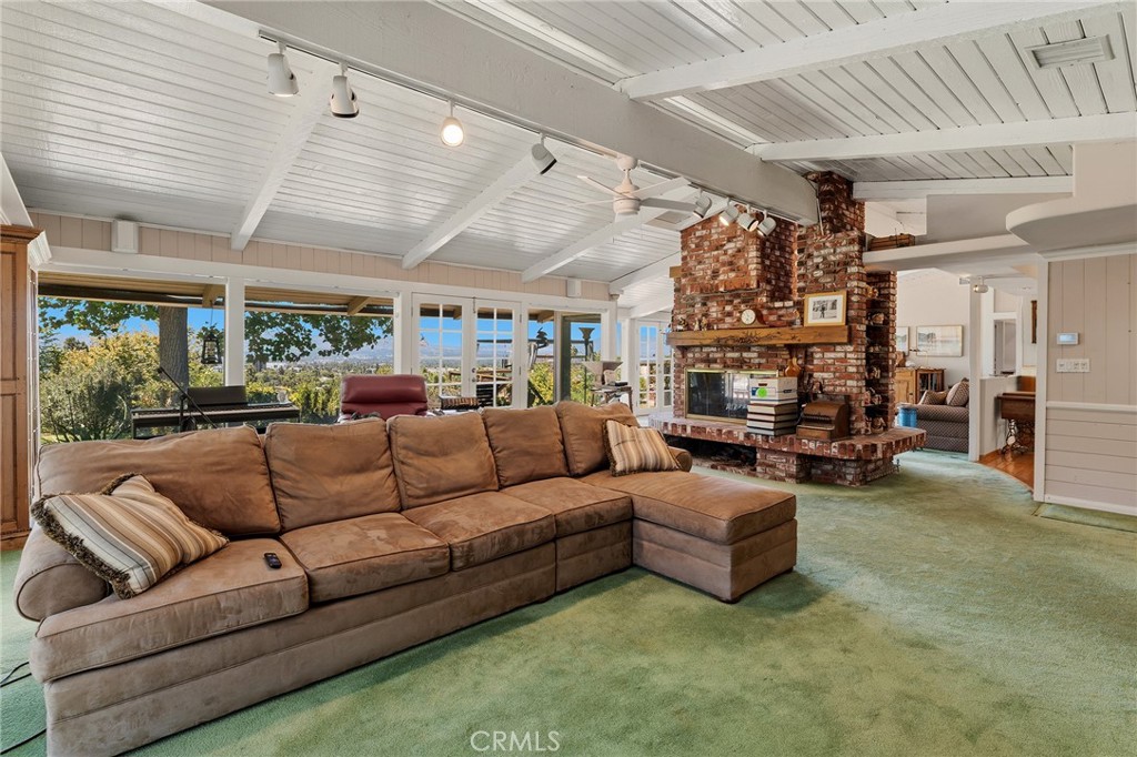 18070 Boris Drive Property Photo 8