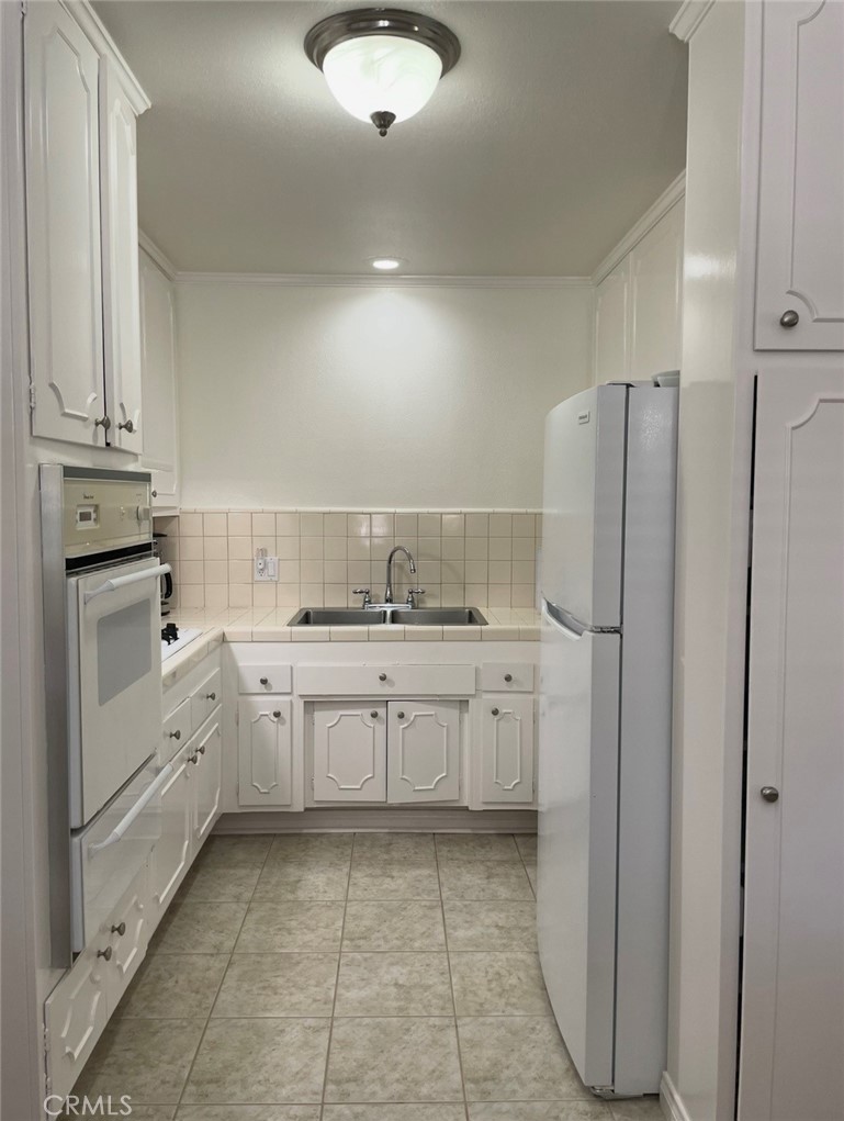 19114 Ave Of The Oaks B Property Photo 7