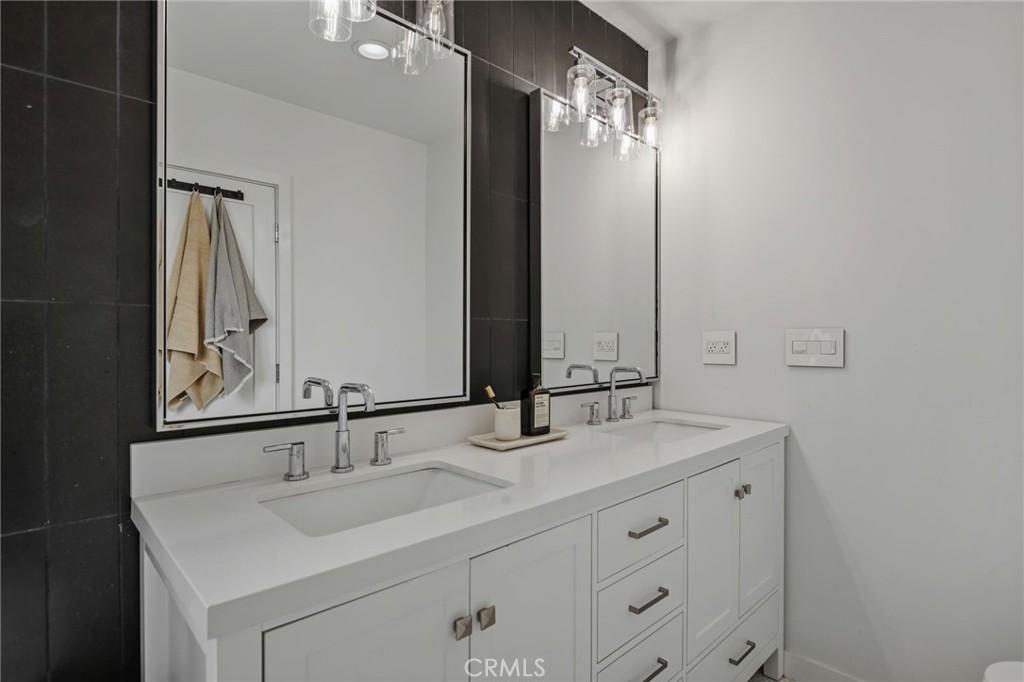 17301 Westbury Drive Property Photo 20