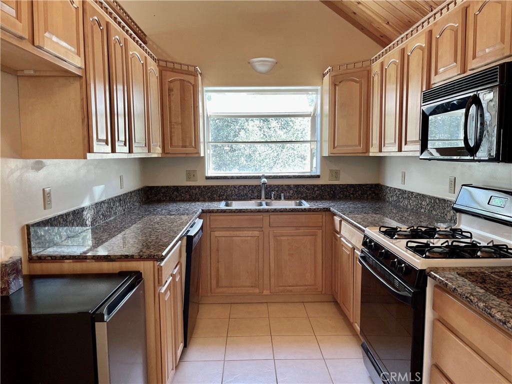 808 Circle Property Photo 3