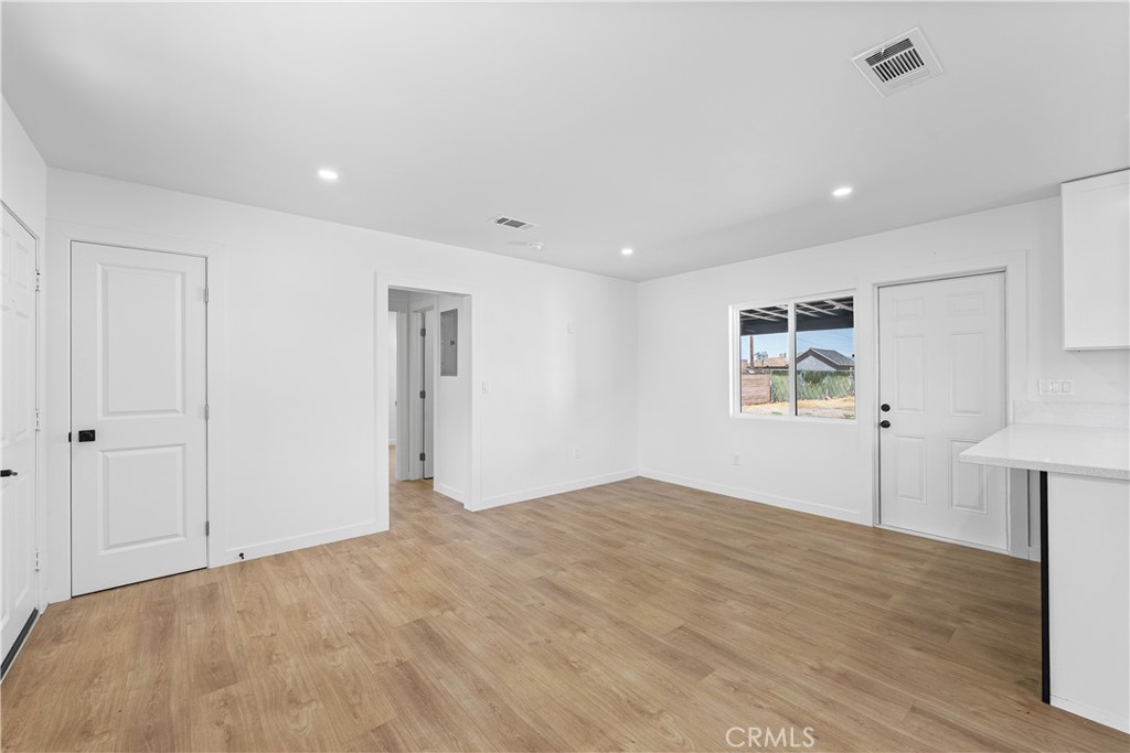 45040 Redwood Avenue Property Photo 3