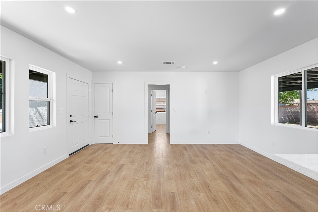 45040 Redwood Avenue Property Photo 4