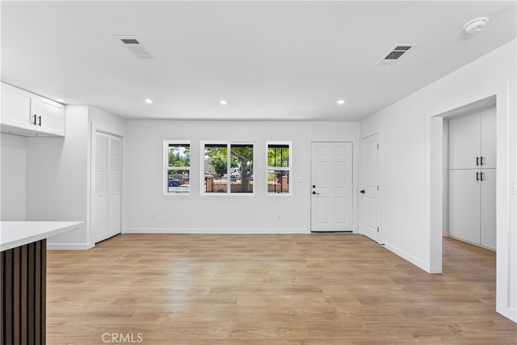 45040 Redwood Avenue Property Photo 5