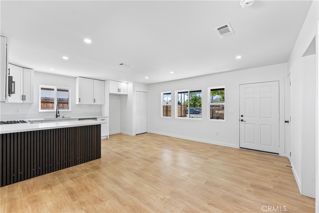 45040 Redwood Avenue Property Photo 6