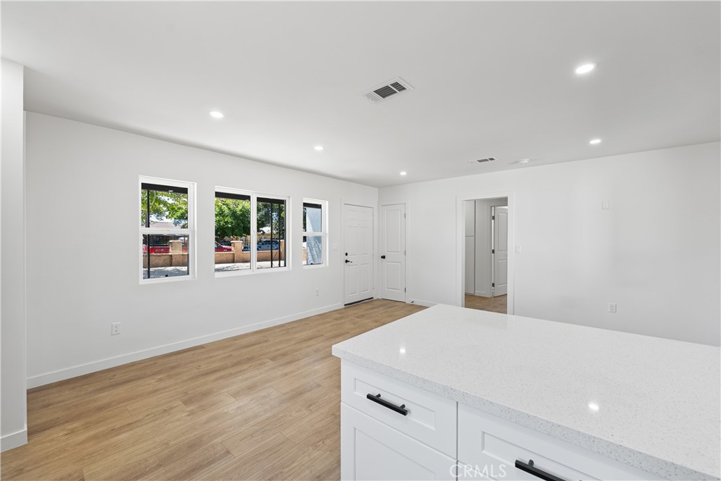 45040 Redwood Avenue Property Photo 16