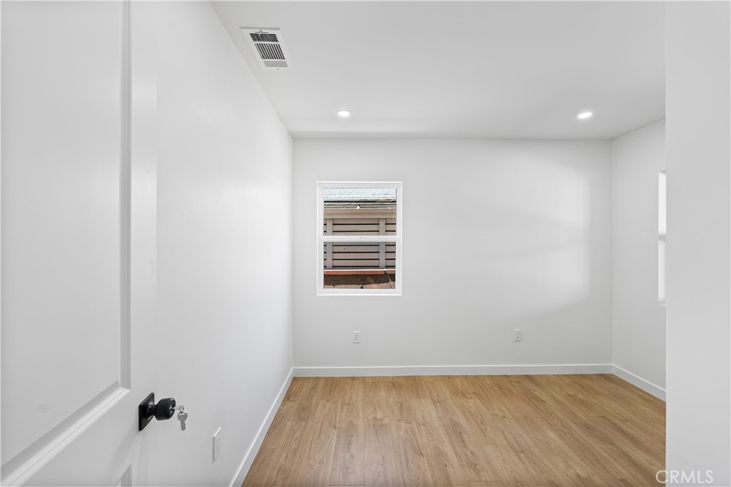 45040 Redwood Avenue Property Photo 21