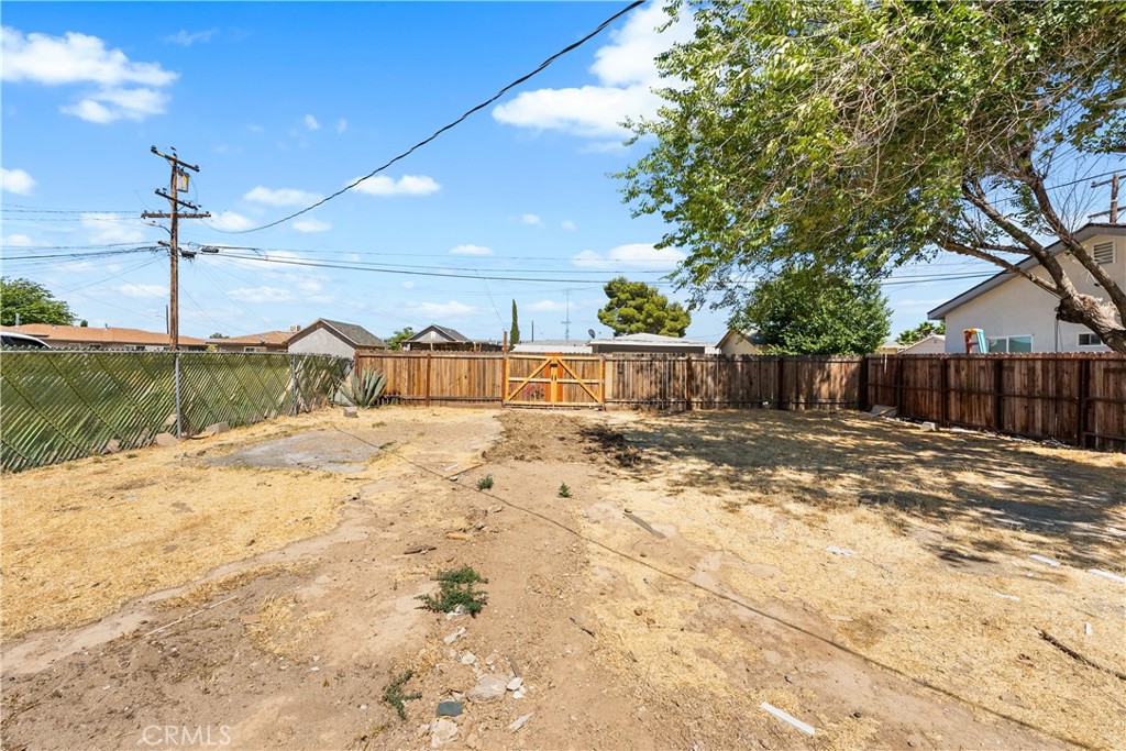 45040 Redwood Avenue Property Photo 44