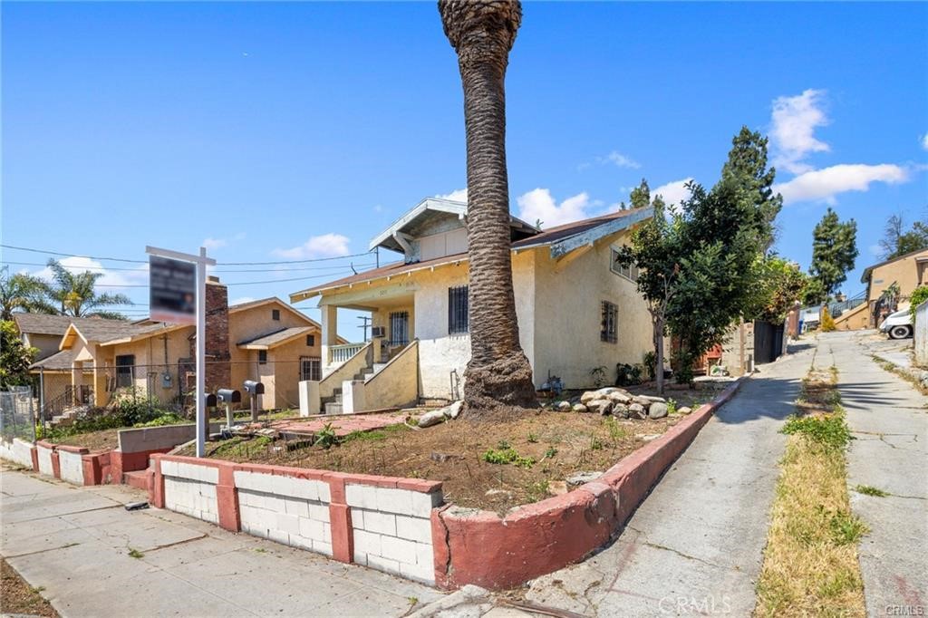 2215 Parkside Avenue Property Photo 2