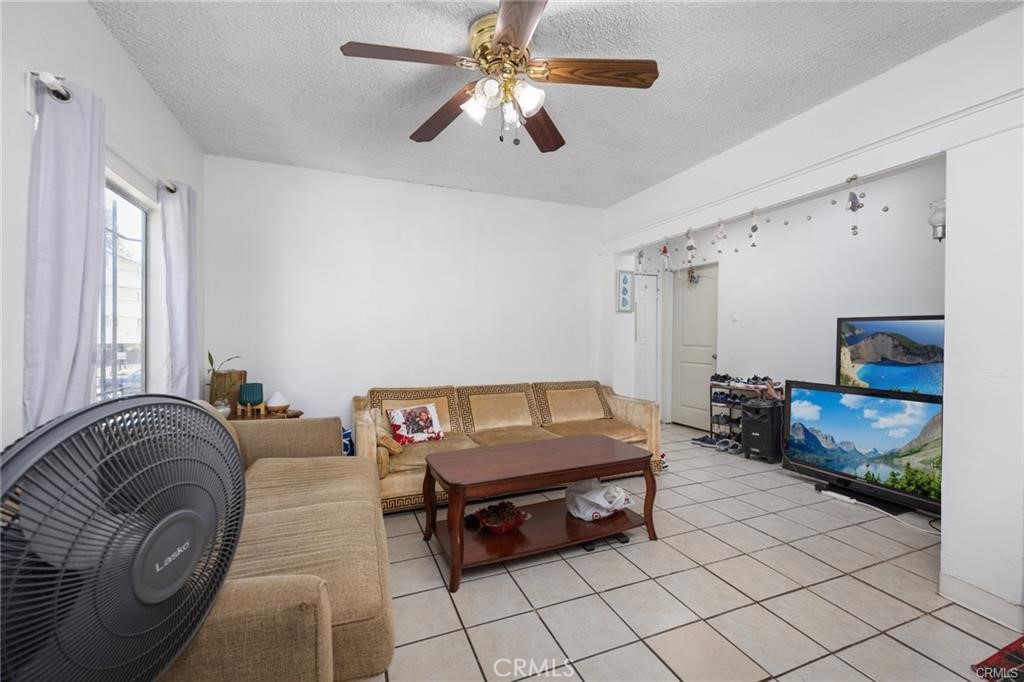 2215 Parkside Avenue Property Photo 6