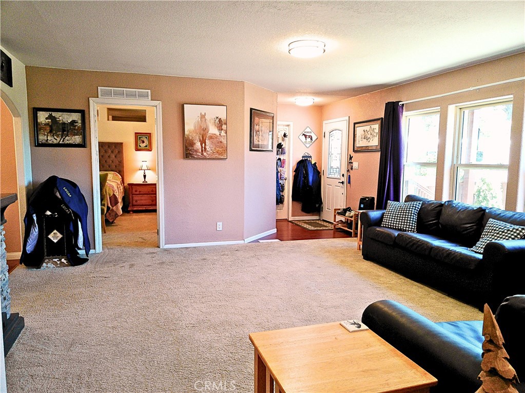 2721 Everest Property Photo 5