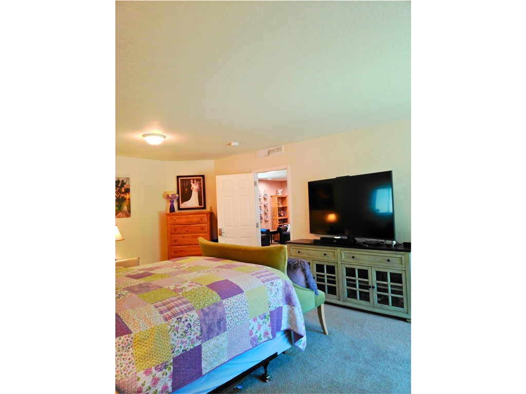 2721 Everest Property Photo 7