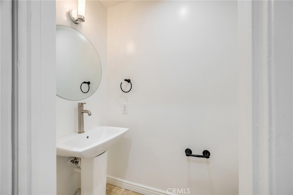 7126 Atheling Way Property Photo 11