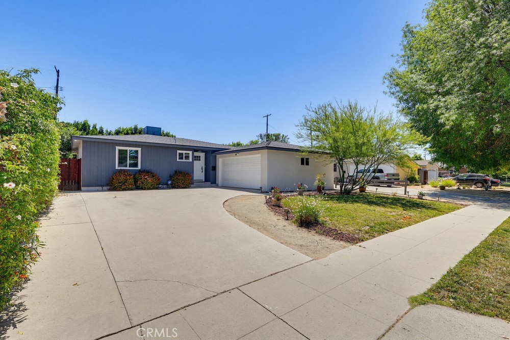 7058 Fullbright Property Photo 1