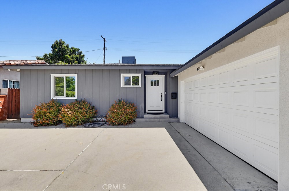 7058 Fullbright Property Photo 5