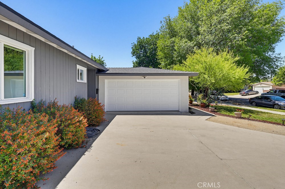 7058 Fullbright Property Photo 6