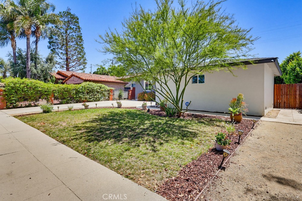 7058 Fullbright Property Photo 9