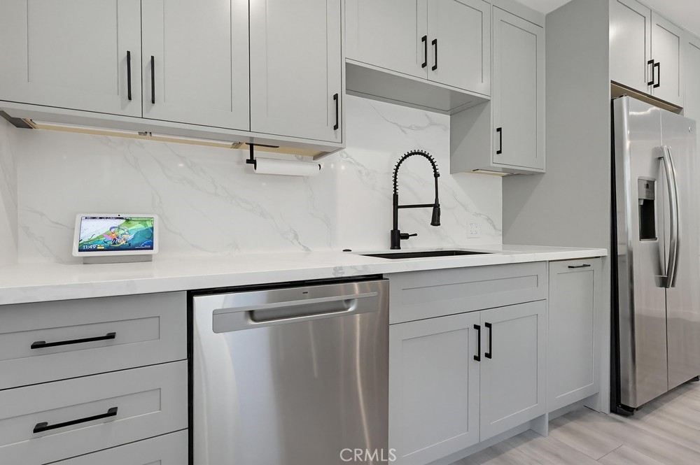 7058 Fullbright Property Photo 14