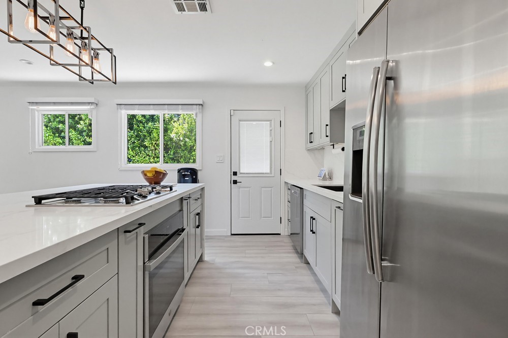 7058 Fullbright Property Photo 18