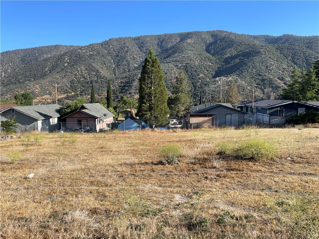4228 N End Property Photo 1