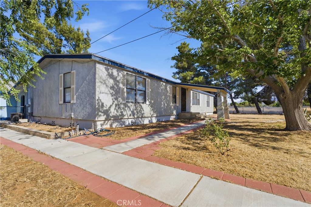 43300 43rd W Property Photo 3