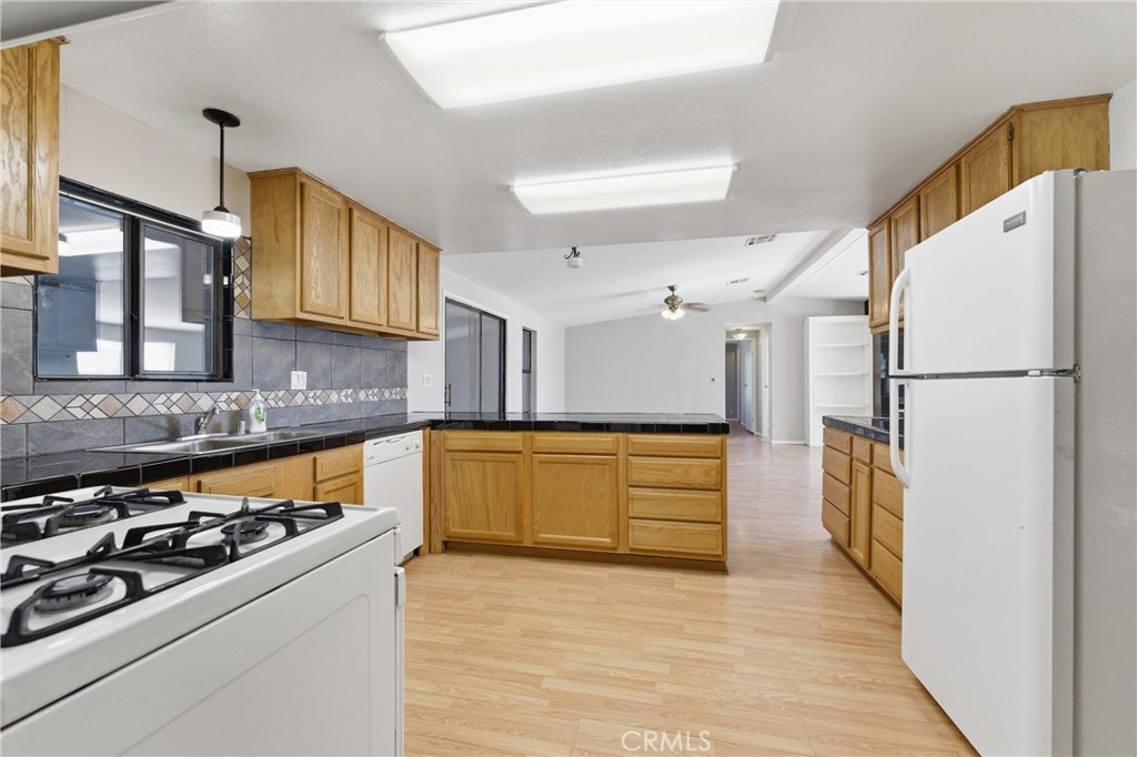 43300 43rd W Property Photo 10