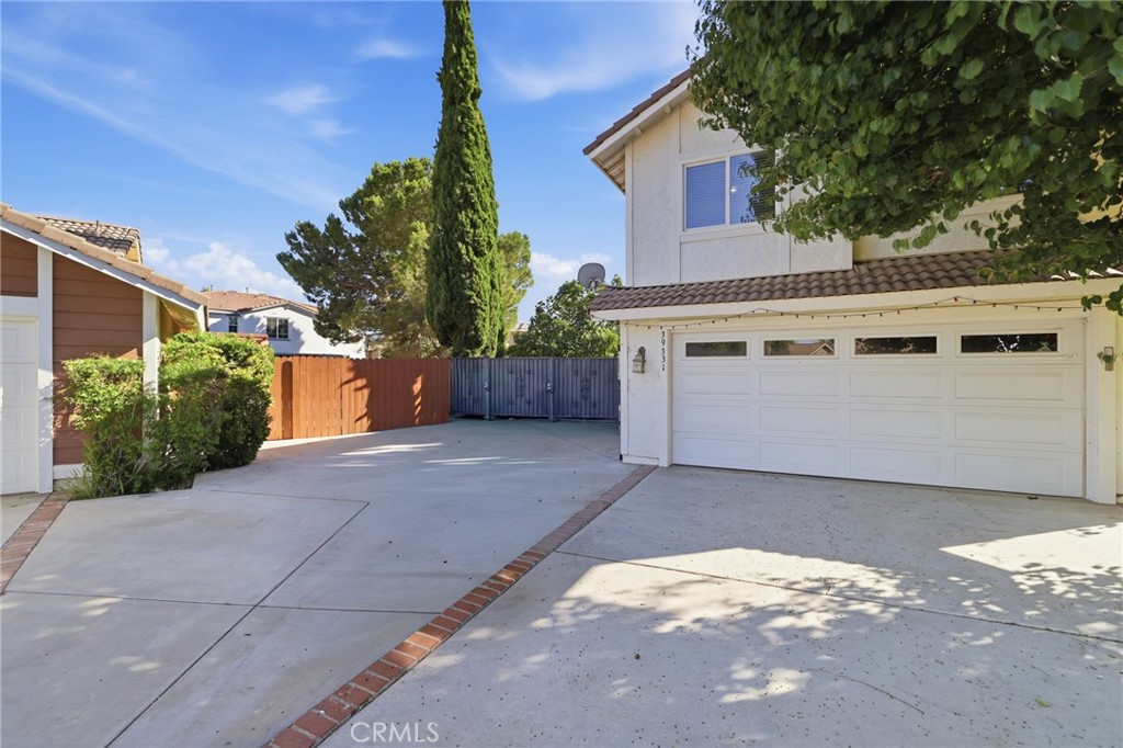 39331 Thames Court Property Photo 4