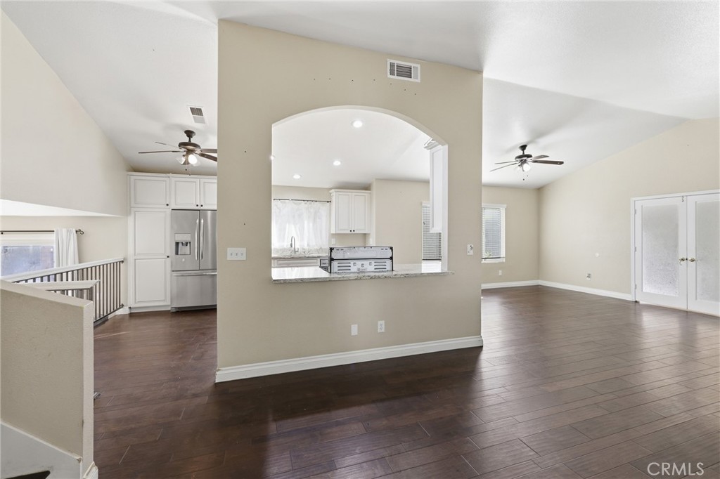39331 Thames Court Property Photo 6