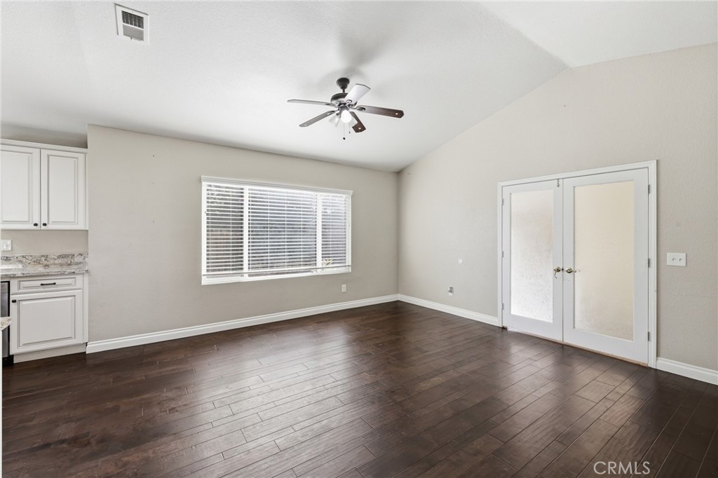 39331 Thames Court Property Photo 8