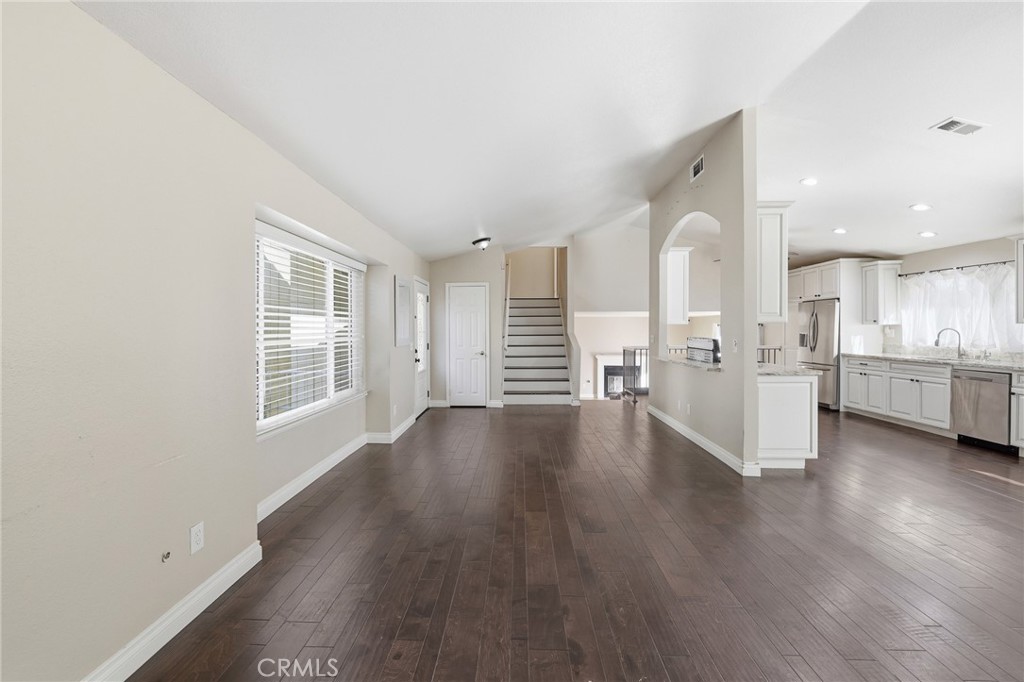 39331 Thames Court Property Photo 9