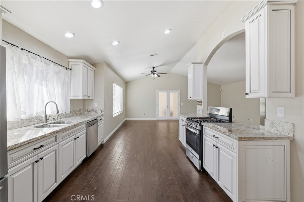 39331 Thames Court Property Photo 14