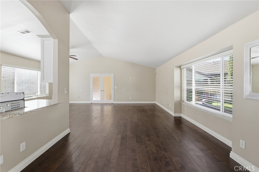 39331 Thames Court Property Photo 25