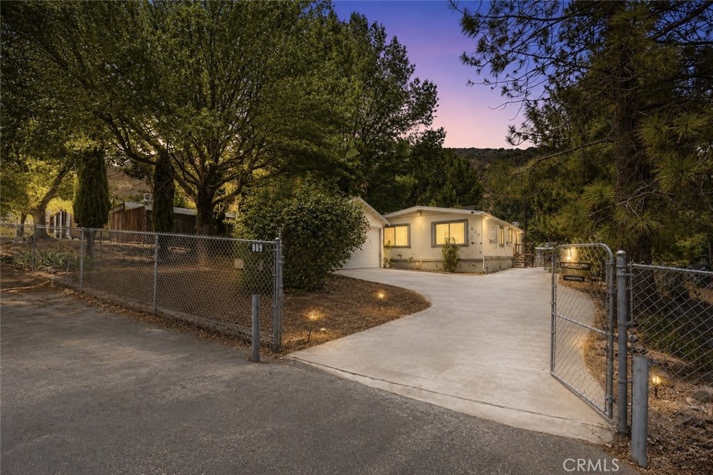 909 Louise Way Property Photo 1