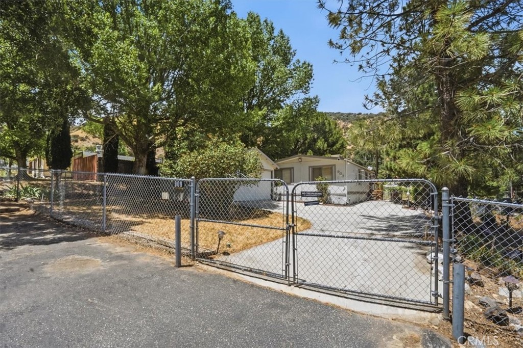 909 Louise Way Property Photo 2