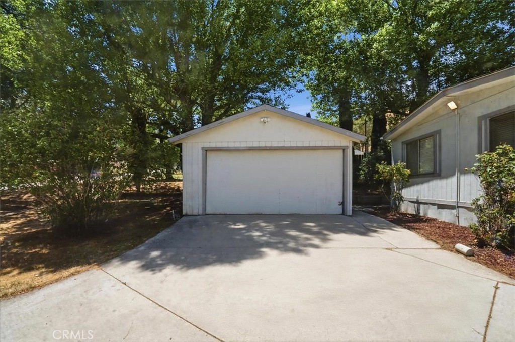 909 Louise Way Property Photo 3