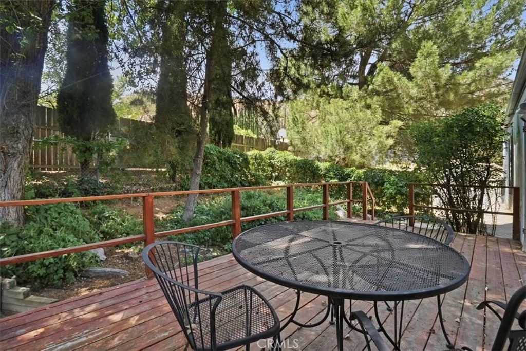 909 Louise Way Property Photo 6