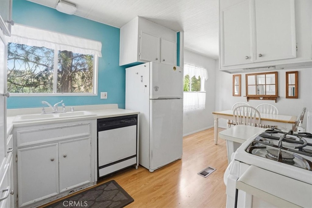909 Louise Way Property Photo 11