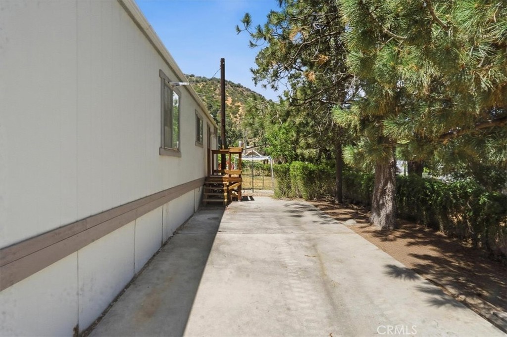 909 Louise Way Property Photo 29