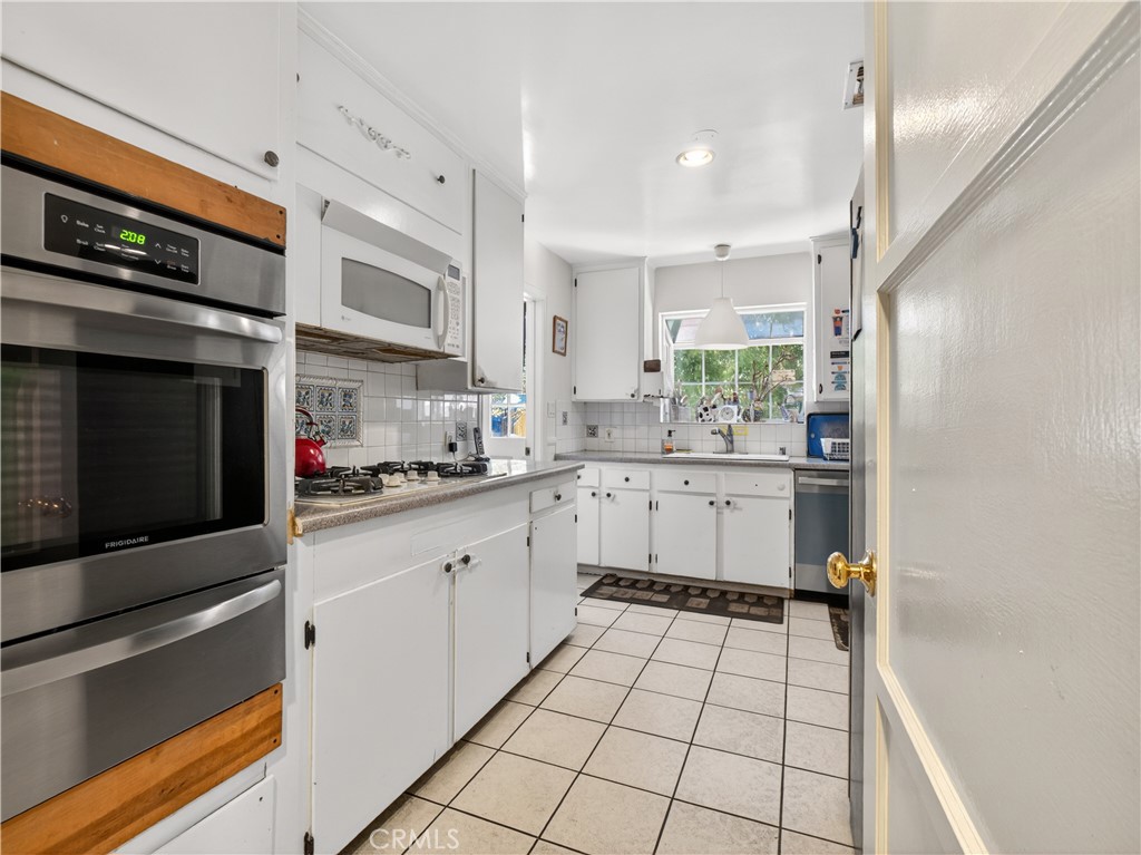 7556 Hesperia Avenue Property Photo 14