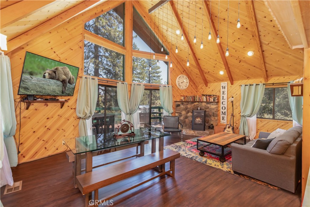 2121 Birchwood Property Photo 4